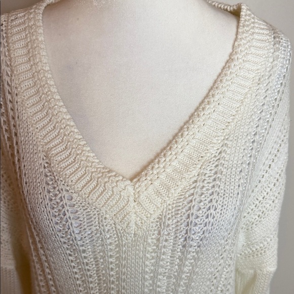 Banana Republic Women's Cream V-Neck Sweater size XL - Picture 5 of 11